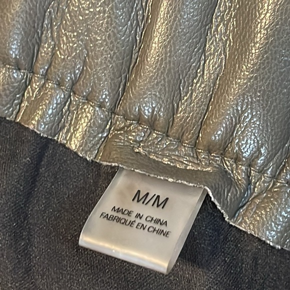 Faux Leather Pencil Skirt
T Tahari - Picture 5 of 9